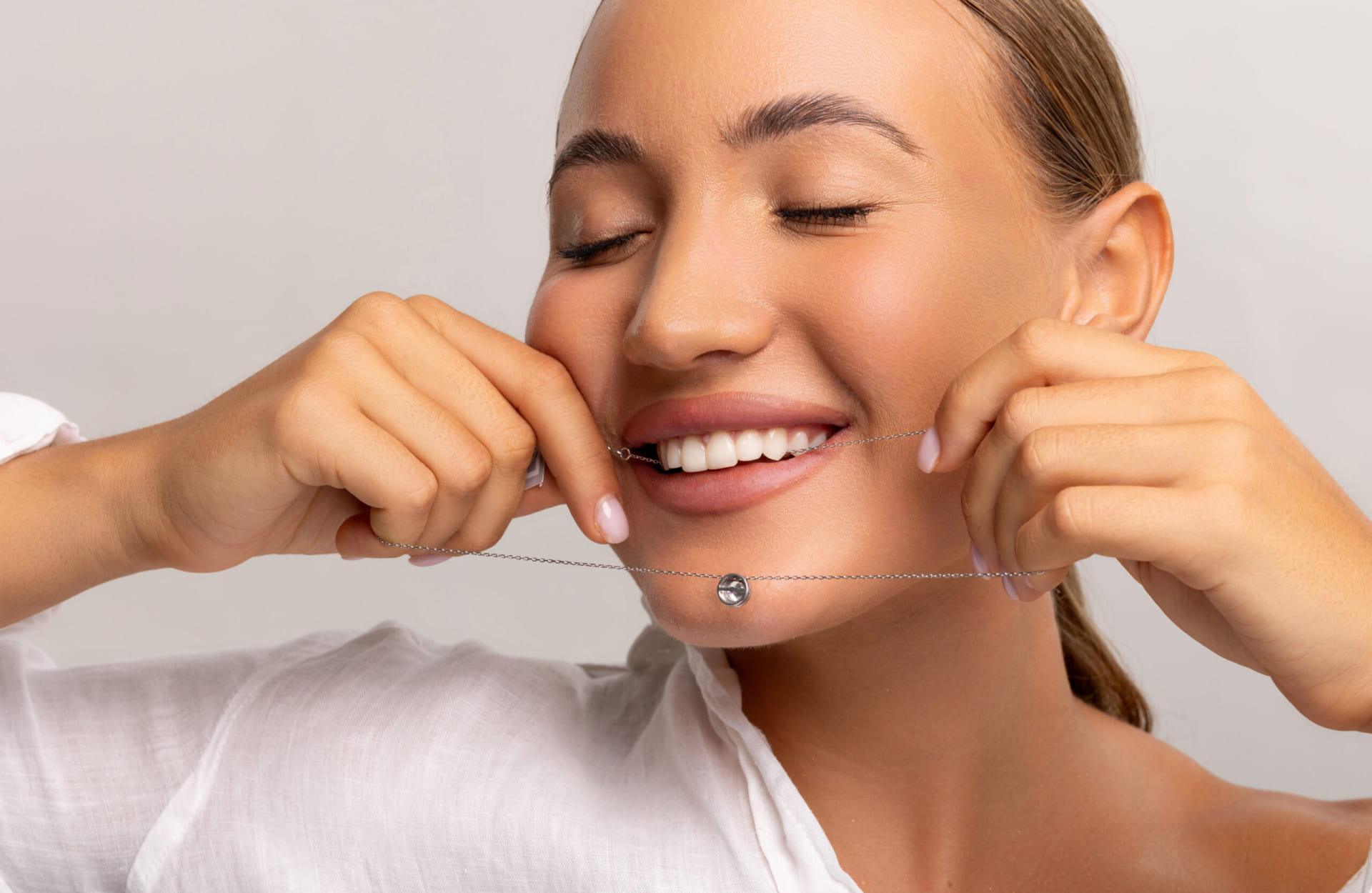 Gold earrings with diamant